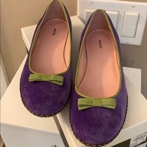 Velvet flats with gross grain bow detail.